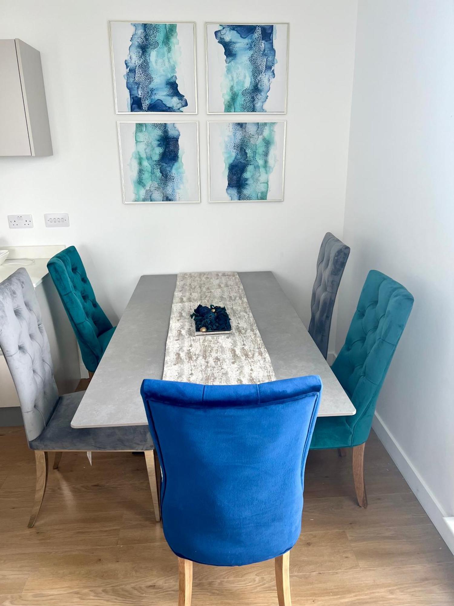 Spacious Urban Gem Apartment With Parking Bracknell Exterior photo
